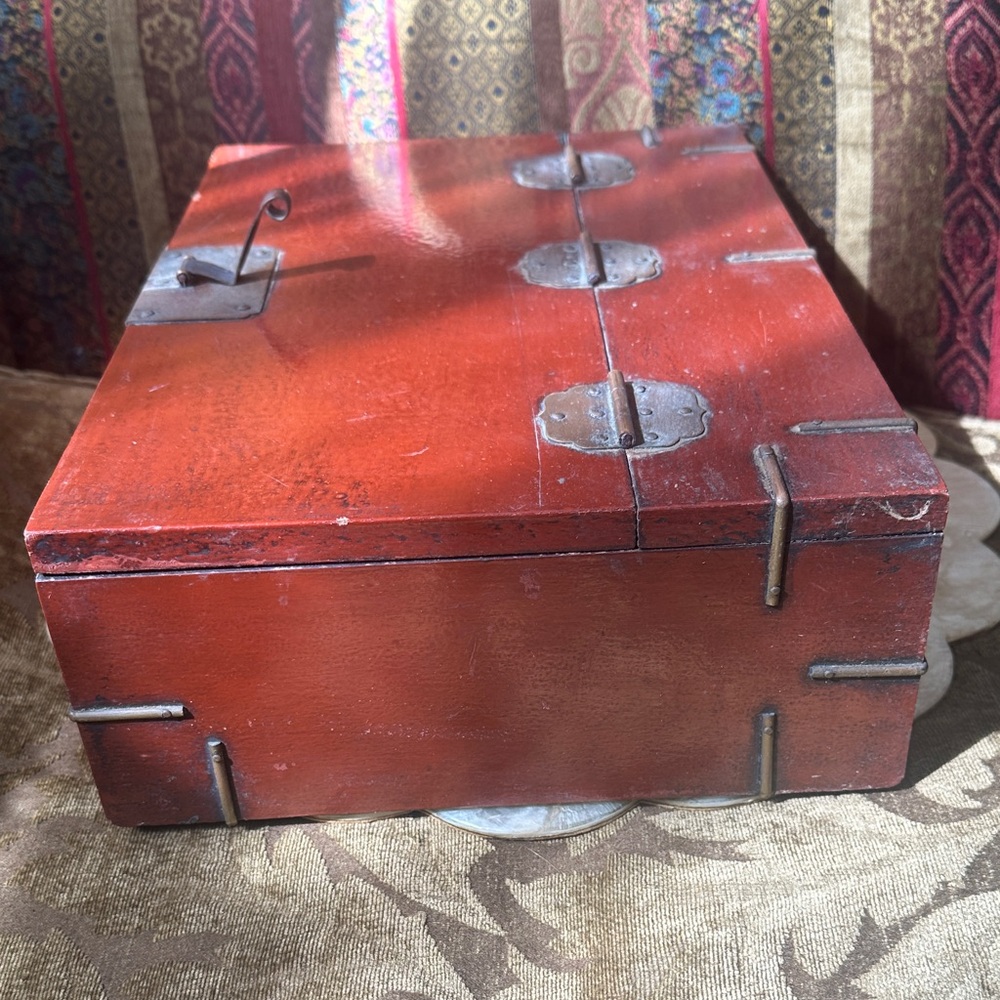 Vintage Red Lacquered Chinese Document Box with brass fittings - Picture 7 of 16